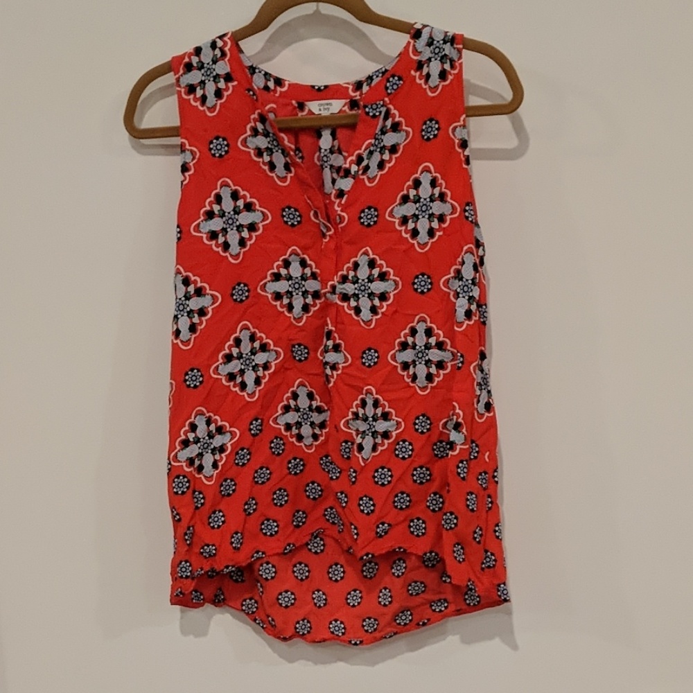 Crown ivy sleeveless top